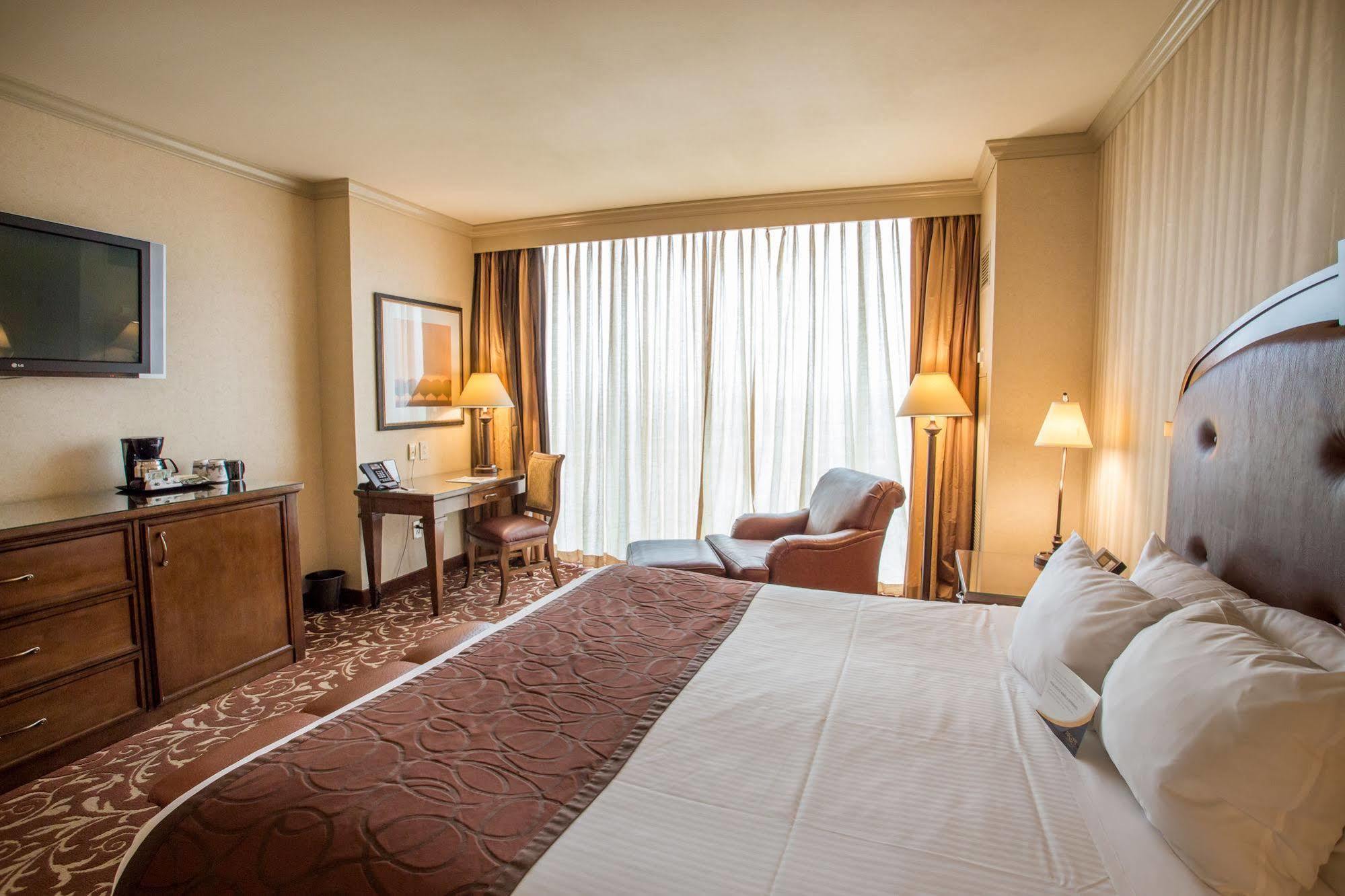 Argosy Casino Hotel & Spa Riverside Esterno foto